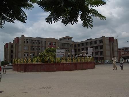 Netaji Subhash Chandra Bose Subharti Medical College Meerut Academic Building photo 2